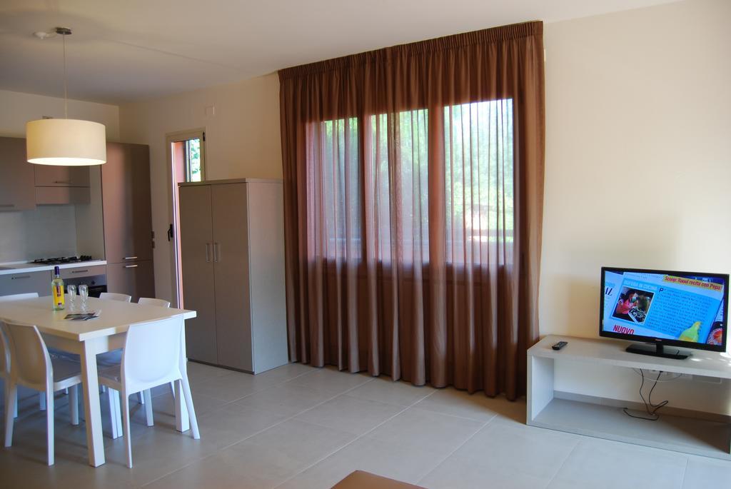אפרטהוטל ריצ'יונה Residenze Al Colle Dei Pini מראה חיצוני תמונה